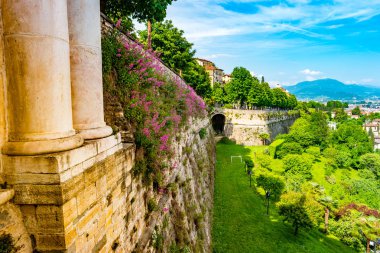 Panoramik Citta Alta, eski şehir. Bergamo
