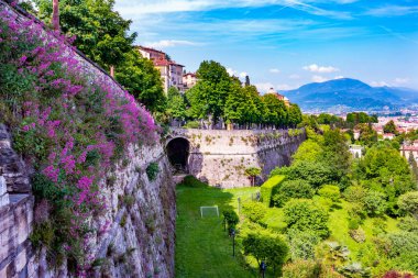 Panoramik Citta Alta, eski şehir. Bergamo