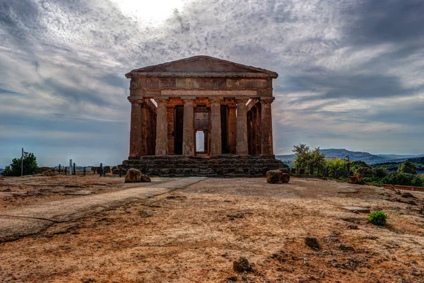 A híres Temple Concordia a Templomok völgyétől Agrigento közelében — Stock Fotó