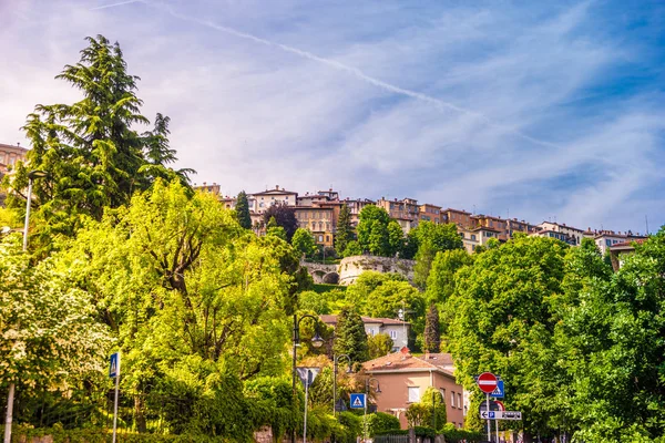 Vista panoramica su Città Alta, centro storico. Bergamo — Foto Stock