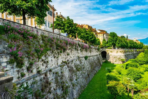 Panoramautsikt över Citta Alta, gamla stan. Bergamo — Stockfoto