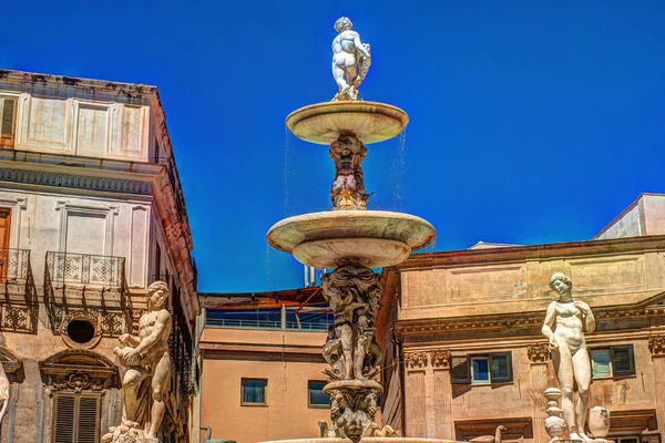 Slavná fontána hanby na barokní náměstí Piazza Pretoria, Palermo, Sicílie — Stock fotografie