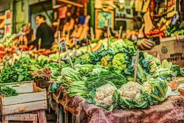 Legumes frescos em um mercado em Palermo — Fotografia de Stock