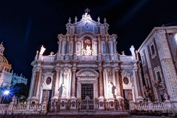 Piazza Duomo con Cattedrale di Santa Agata a Catania in Sicilia — Foto Stock