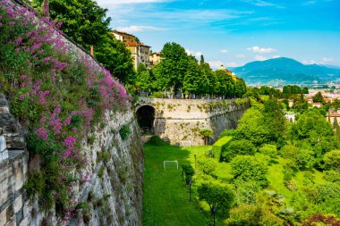 Panoramik Citta Alta, eski şehir. Bergamo