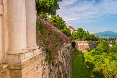 Panoramik Citta Alta, eski şehir. Bergamo