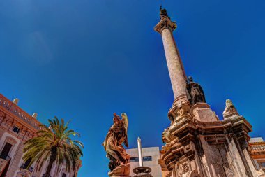 Dikilitaş benzeri Colonna dell Immacolata kare San Domenico Palermo, Sicilya, İtalya.