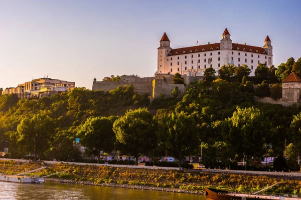 Bratislava castle in capital city of Slovak republic. — Stock Photo, Image