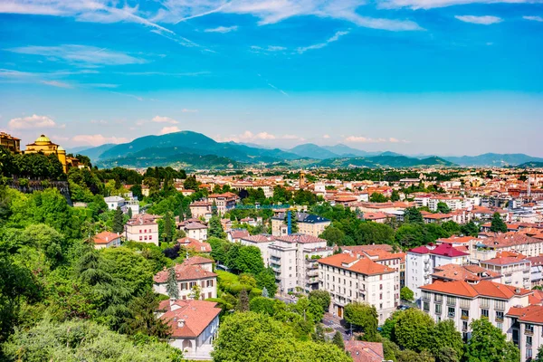 Vista panoramica su Città Alta, centro storico. Bergamo — Foto Stock