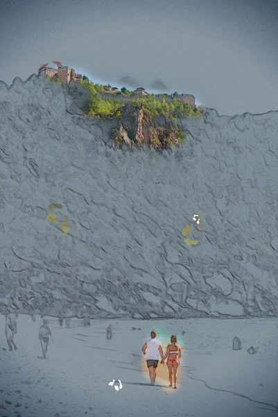 Kleopatra-Strand mit Meer und Felsen der Halbinsel Alanya, — Stockfoto