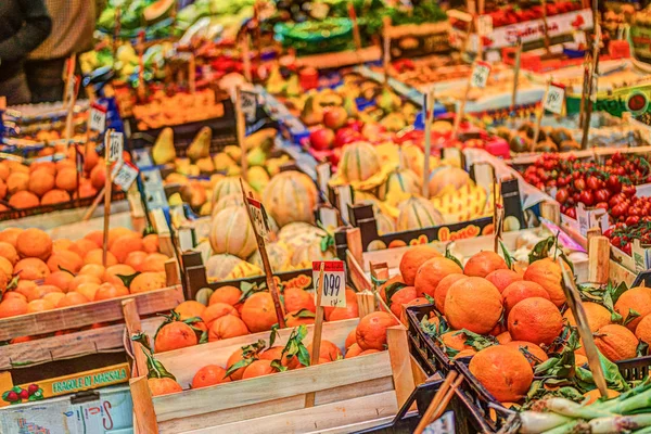 Palermo'da bir markette taze sebze