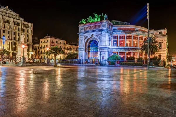 Night view of the Politeama Garibaldi theater in Palermo — Stock Photo, Image