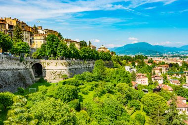 Panoramik Citta Alta, eski şehir. Bergamo