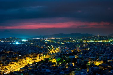 Atina Panorama adlı günbatımı. Güzel cityscape