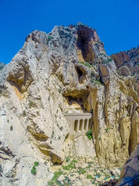 Vacker utsikt över den Caminito Del Rey bergsstig längs branta klippor — Stockfoto