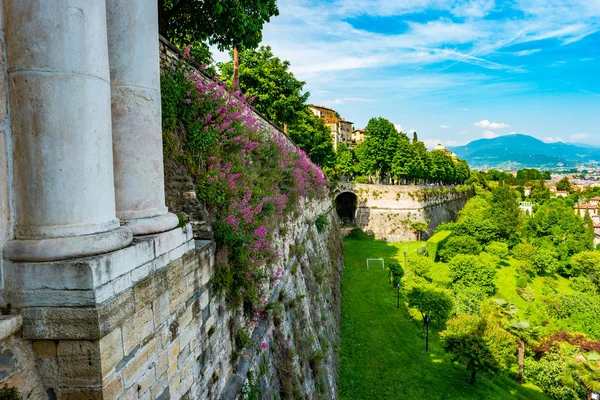 Panoramik Citta Alta, eski şehir. Bergamo