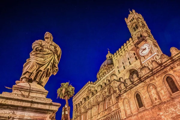 Katedralen i Palermo på natten — Stockfoto