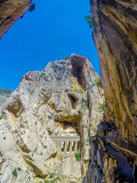 Vacker utsikt över den Caminito Del Rey bergsstig längs branta klippor — Stockfoto