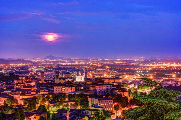 Old Town Citta Alta Bergamo San Vigilio Tepesi'nden manzaraya.