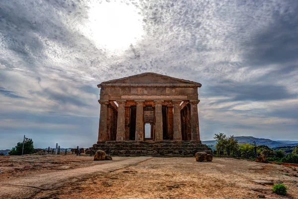 El famoso Templo de Concordia en el Valle de los Templos cerca de Agrigento — Foto de Stock