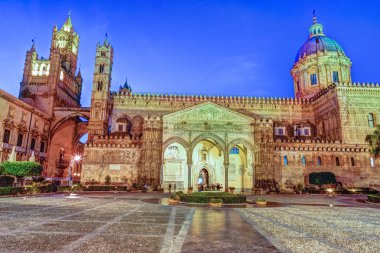 Palermo Katedrali'nde gece