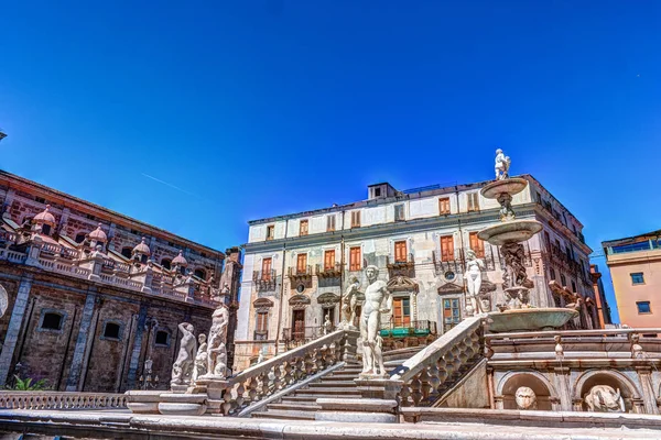 Słynnej fontanny wstydu na barokowym Piazza Pretoria, Palermo, Sycylia — Zdjęcie stockowe