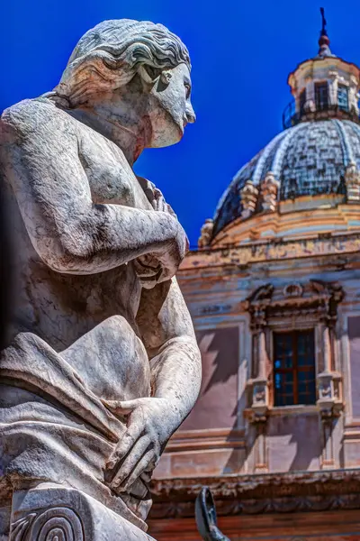Famosa fuente de vergüenza en la barroca Piazza Pretoria, Palermo, Sicilia —  Fotos de Stock