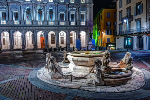 Piazza Vecchia, Citta Alta, Bérgamo, Italia . — Foto de Stock