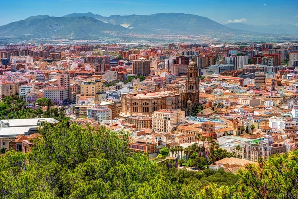 Városképet gazdagító épületnek szánták légi panoráma nyílik Malaga, Spanyolország. — Stock Fotó