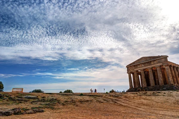 Il famoso Tempio della Concordia nella Valle dei Templi vicino ad Agrigento — Foto Stock