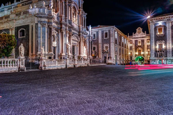 Piazza Duomo con Cattedrale di Santa Agata a Catania in Sicilia — Foto Stock