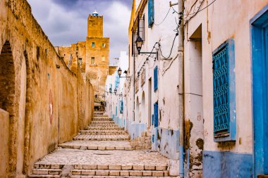 Medine Sousse, Tunus için sokakta.