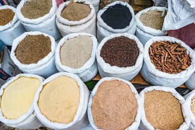 Otlar, baharatlar ve soslar Doğu piyasada