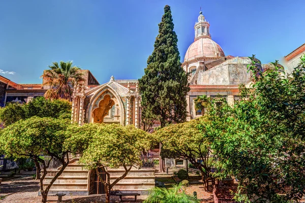Klooster van de Benedictijnen Klooster van San Nicolo larena in Catania, — Stockfoto