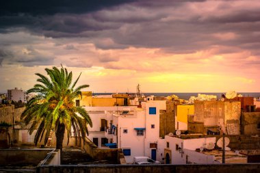 Medine Sousse, Tunus için sokakta.