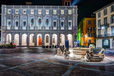 Piazza Vecchia, Citta Alta, Bergamo, Italy.