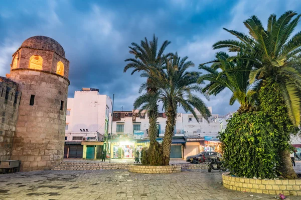 Nachtbild einer Moschee in Sousse. — Stockfoto