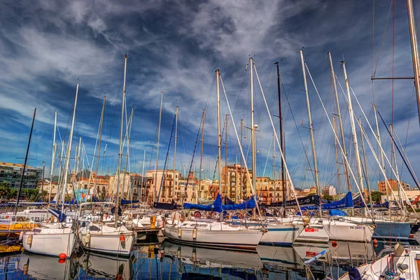 Boats and yachts parked in La Cala bay, old port in Palermo — Stock Photo, Image