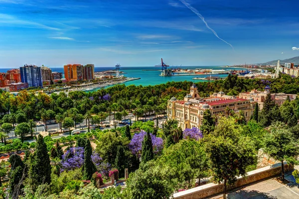 Luchtfoto van Malaga ontleend aan kasteel van Gibralfaro — Stockfoto