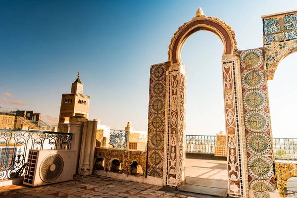 Skyline von Tunis im Morgengrauen. — Stockfoto