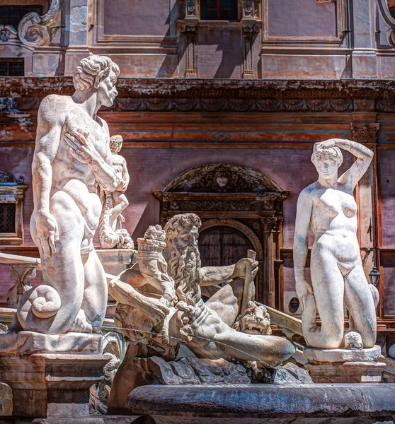 Famosa fonte de vergonha na barroca Piazza Pretoria, Palermo, Sicília — Fotografia de Stock