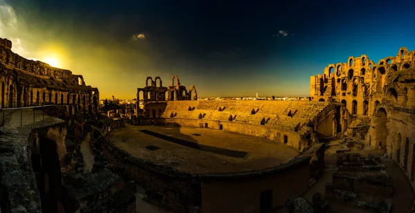 Romjai a legnagyobb colosseum Észak-Afrikában — Stock Fotó