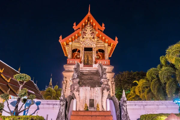 Templo budista Chiang Mai, Tailandia — Foto de Stock