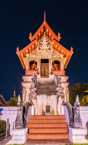 Templo budista Chiang Mai, Tailandia — Foto de Stock