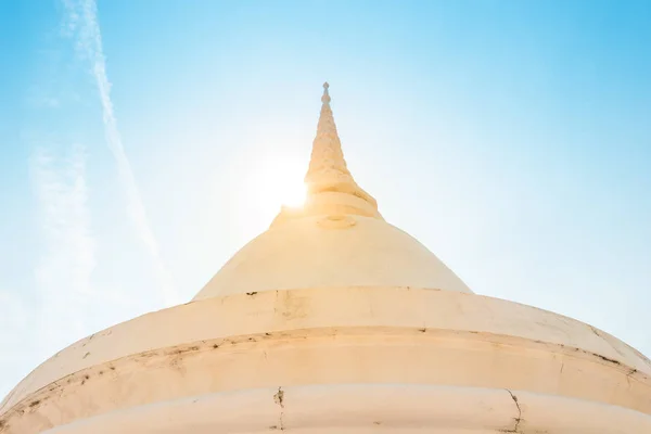 Stupas im wat intharawihan Tempel, Bangkok — Stockfoto