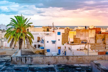 Medine Sousse, Tunus için sokakta.