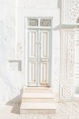 Geleneksel eski boyalı kapı bir tarihi bölge veya Medine, Tunisia.