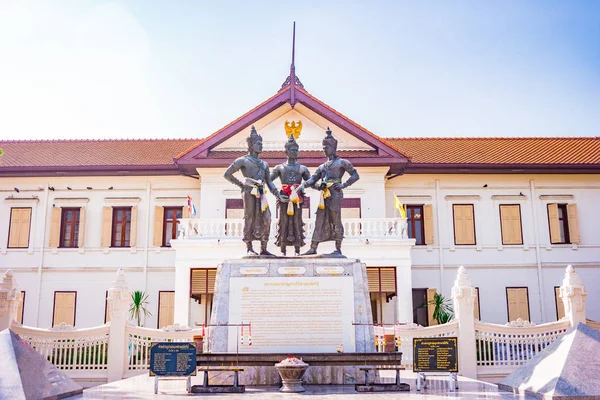 The sculpture of three kings monument in town which is a symbol of Chiang Mai province — Stock Photo, Image
