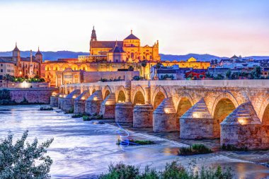 Roma köprüsü ve Guadalquivir Nehri