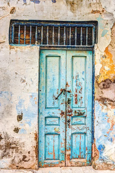 Geleneksel eski boyalı kapı bir tarihi bölge veya Medine, Tunisia.